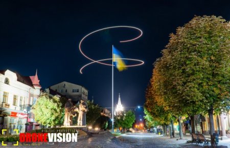 Фото дня: Мукачівець створив чудові світлини міста за технологією Freezelight (ФОТО)