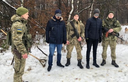 Закарпатські прикордонники затримали нелегалів за 200 метрів від кордону (ФОТО)